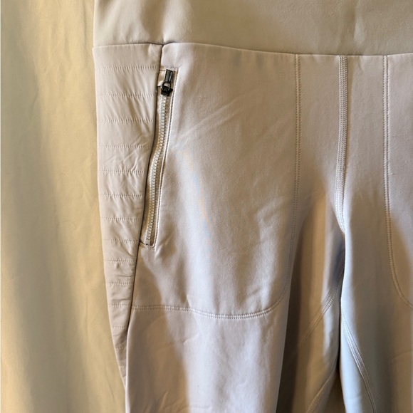 althleta women’s Cream High-Waisted Peak hybrid fleece tight leggings - Picture 4 of 10